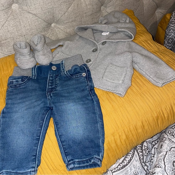 Baby gap knitted cardigan booties and jeans - Picture 2 of 9